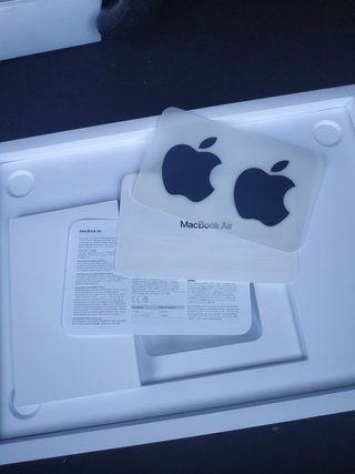 Caja vacía ordenador Mac Book