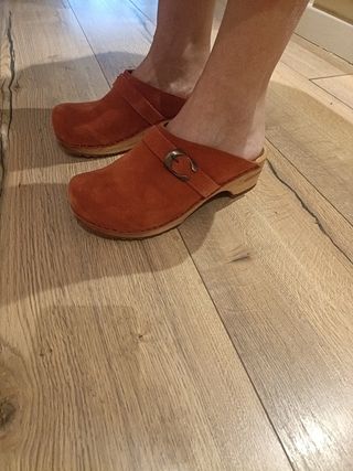 Zuecos sanita naranja