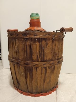 Garrafón antiguo de madera