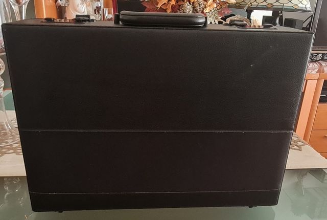 Altavoz 🔊 Maletín Fonestar 600. Cierre seguridad