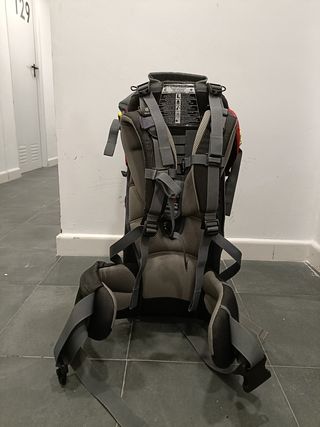 Mochila portabebés Deuter montaña