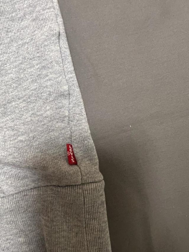 sudadera levi’s (como nueva)