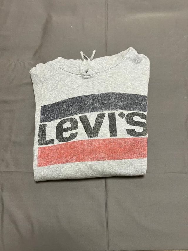 sudadera levi’s (como nueva)
