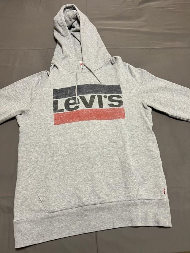 sudadera levi’s (como nueva)