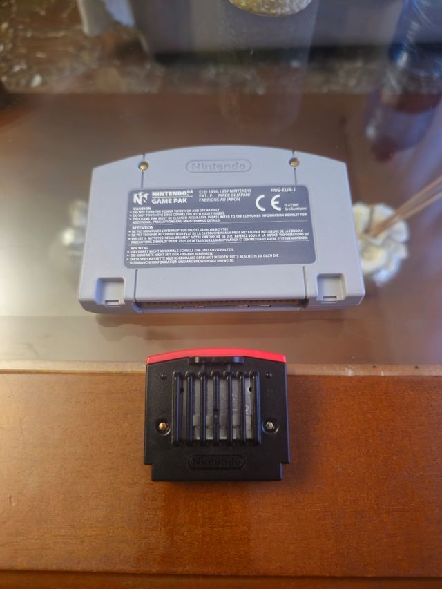 EXPANSIÓN PAK NINTENDO 64 + juego