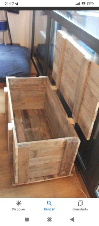 Baúles echos de palet o madera.