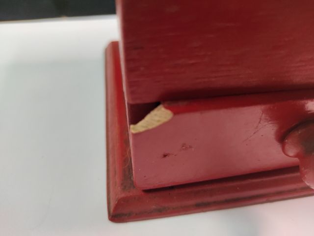 Molinillo de café antiguo en madera