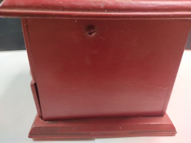 Molinillo de café antiguo en madera