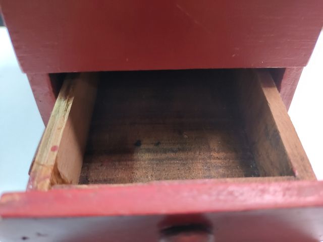 Molinillo de café antiguo en madera