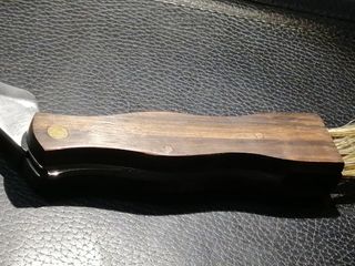 Navaja para setas con cepillo