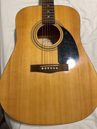 Guitarra Acústica Fender (mejorada)