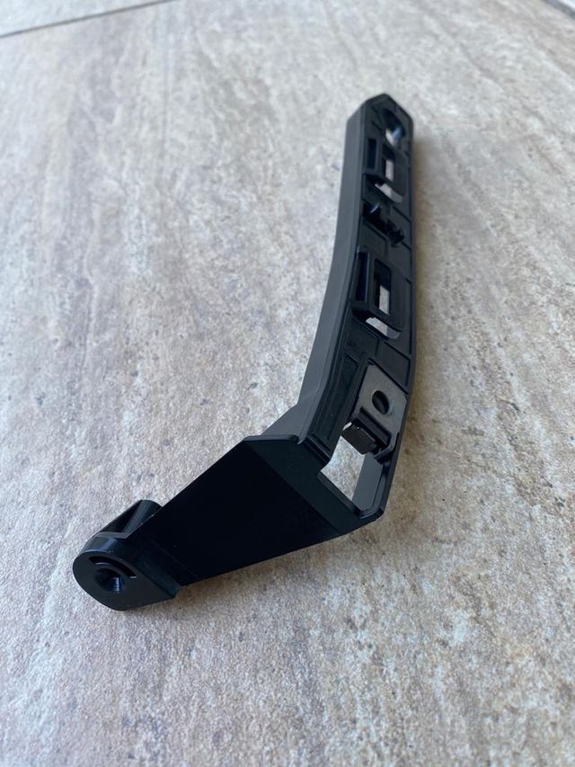 Soporte guía paragolpe Peugeot 2008