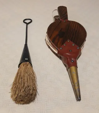 SOPORTE y 5 UTENSILIOS CHIMENEA. CON FUELLE.