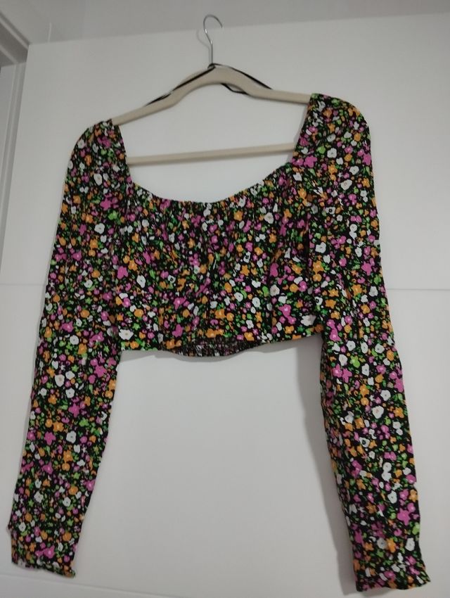 Crop top flores Bershka sin estrenar
