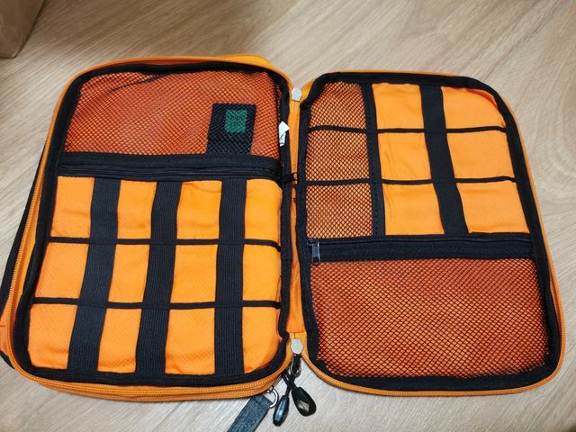 Funda Tablet + cables