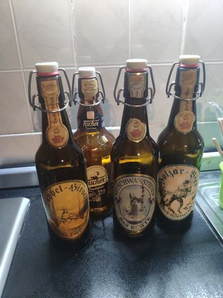 Bottiglie di birra vuote da collezione