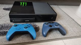 XBOX ONE CON 2 MANDOS