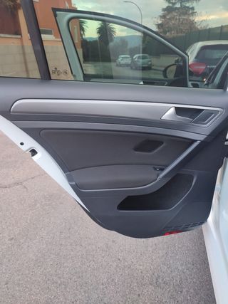 Volkswagen Golf VII