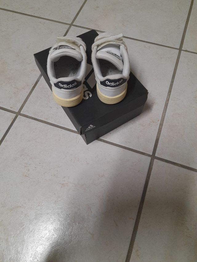 Scarpa adidas numero 27