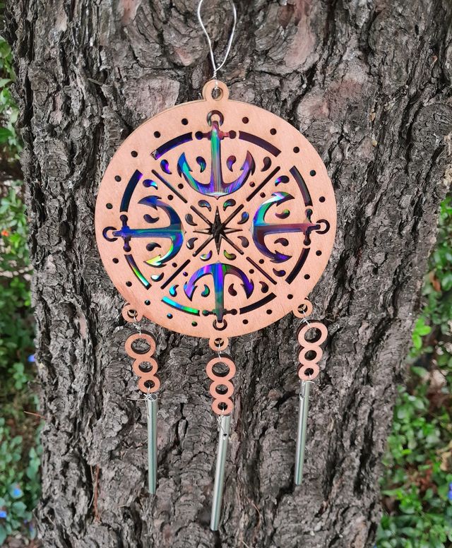 Acchiappasogni in legno con sonagli