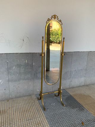 Espejo giratorio con soporte de bronce