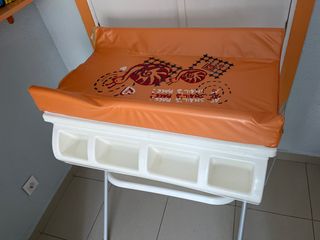 Bañera/cambiador portatil para bebe