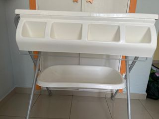 Bañera/cambiador portatil para bebe