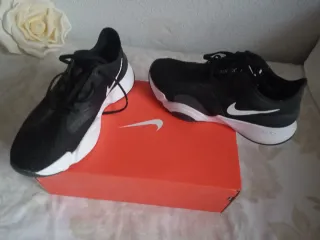 Zapatillas de entrenamiento SUPERRP GO,como nueva