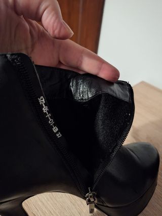 Botines de tacón y plataforma de cuero genuino.