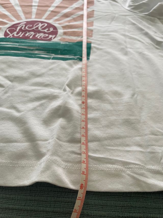 Camiseta nueva con etiqueta