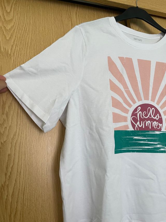 Camiseta nueva con etiqueta