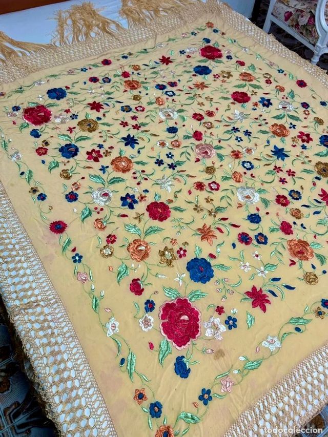 Antiguo  manton de Manila 