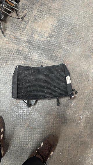 Radiador con electro Yamaha R1-2005