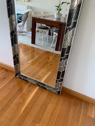 espejo con marco grande