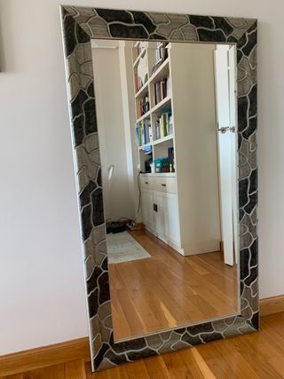 espejo con marco grande