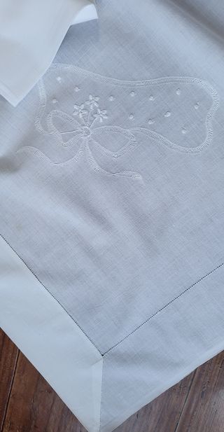 Lenzuolo p.c.ricamato a mano vintage
