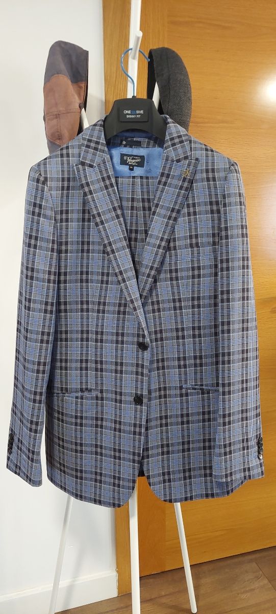 3 pieces suit brand new like, worn once