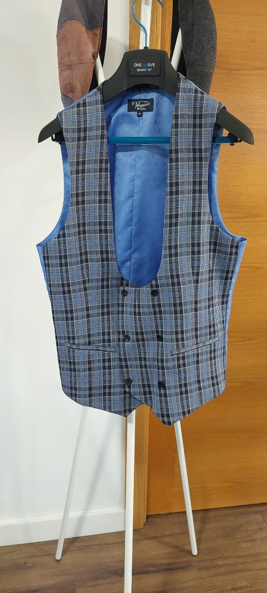 3 pieces suit brand new like, worn once