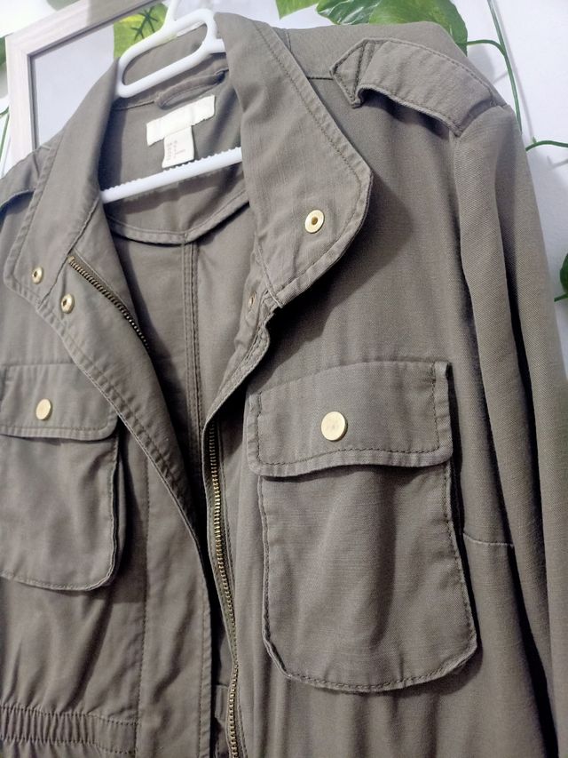 Chaqueta verde bolsillos