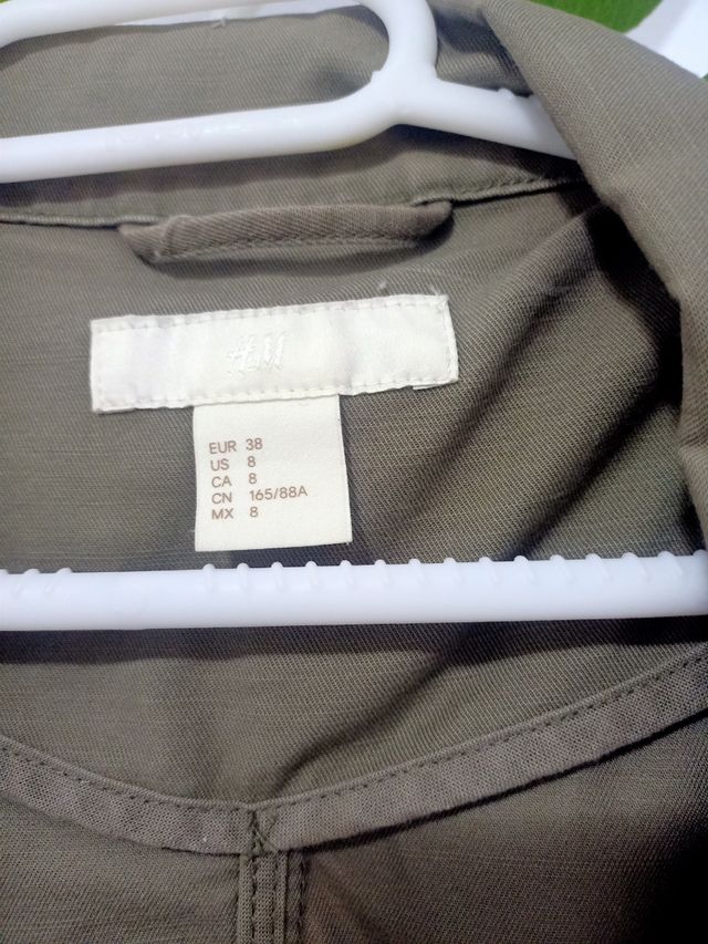 Chaqueta verde bolsillos