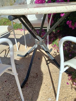 Mesa  jardín hierro y mármol  + jarrón