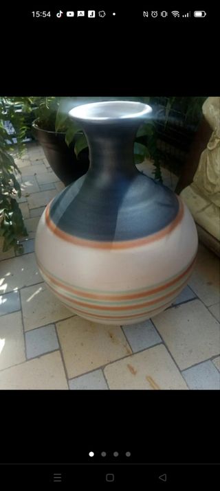 Mesa  jardín hierro y mármol  + jarrón