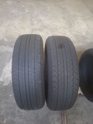 Vendo 2 neumáticos  en perfecto  estado 