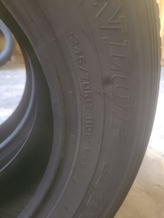 Vendo 2 neumáticos  en perfecto  estado 