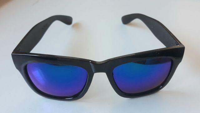 OCCHIALI DA SOLE NERI, EFFETTO SPECCHIO