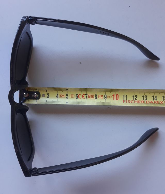 OCCHIALI DA SOLE NERI, EFFETTO SPECCHIO