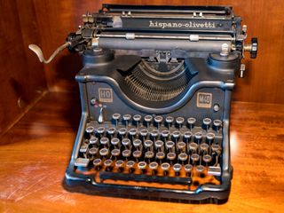 Máquina de escribir antigua Olivetti
