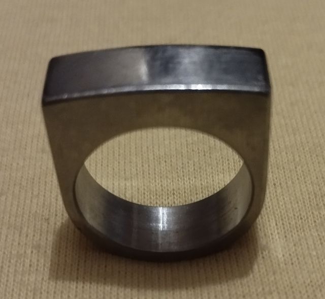 Anillo de acero inoxidable diseño unico