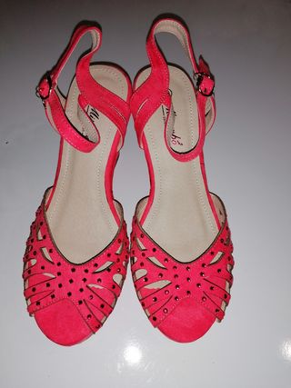 Tacones de color coral, sin estrenar