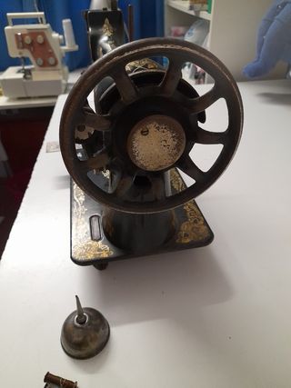 Maquina de coser antigua